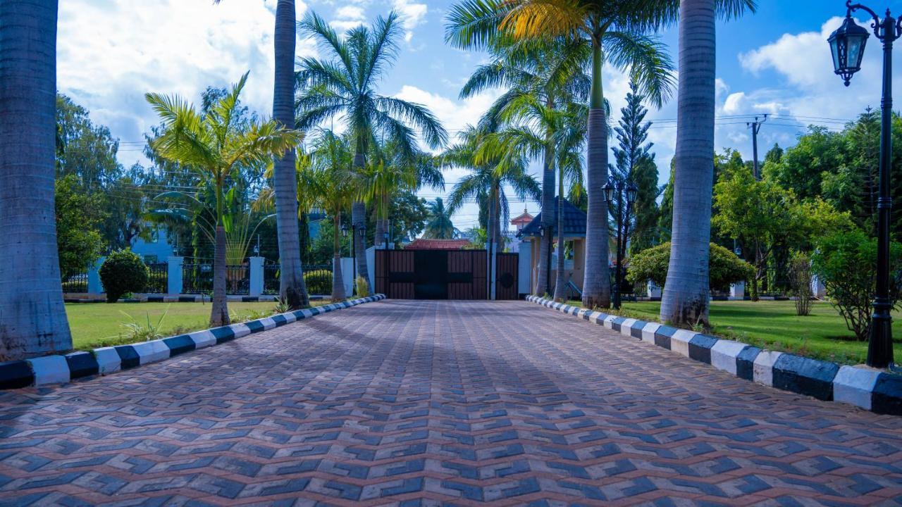 Luxury Beach Villa Inn Daressalam Exterior foto
